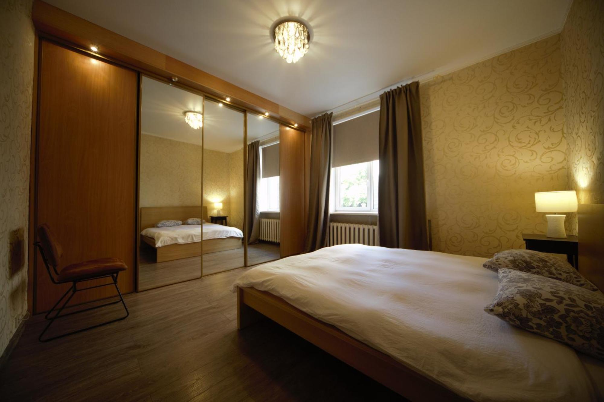 Three Bedroom Apt - Next To St Peters Church Riga Leilighet