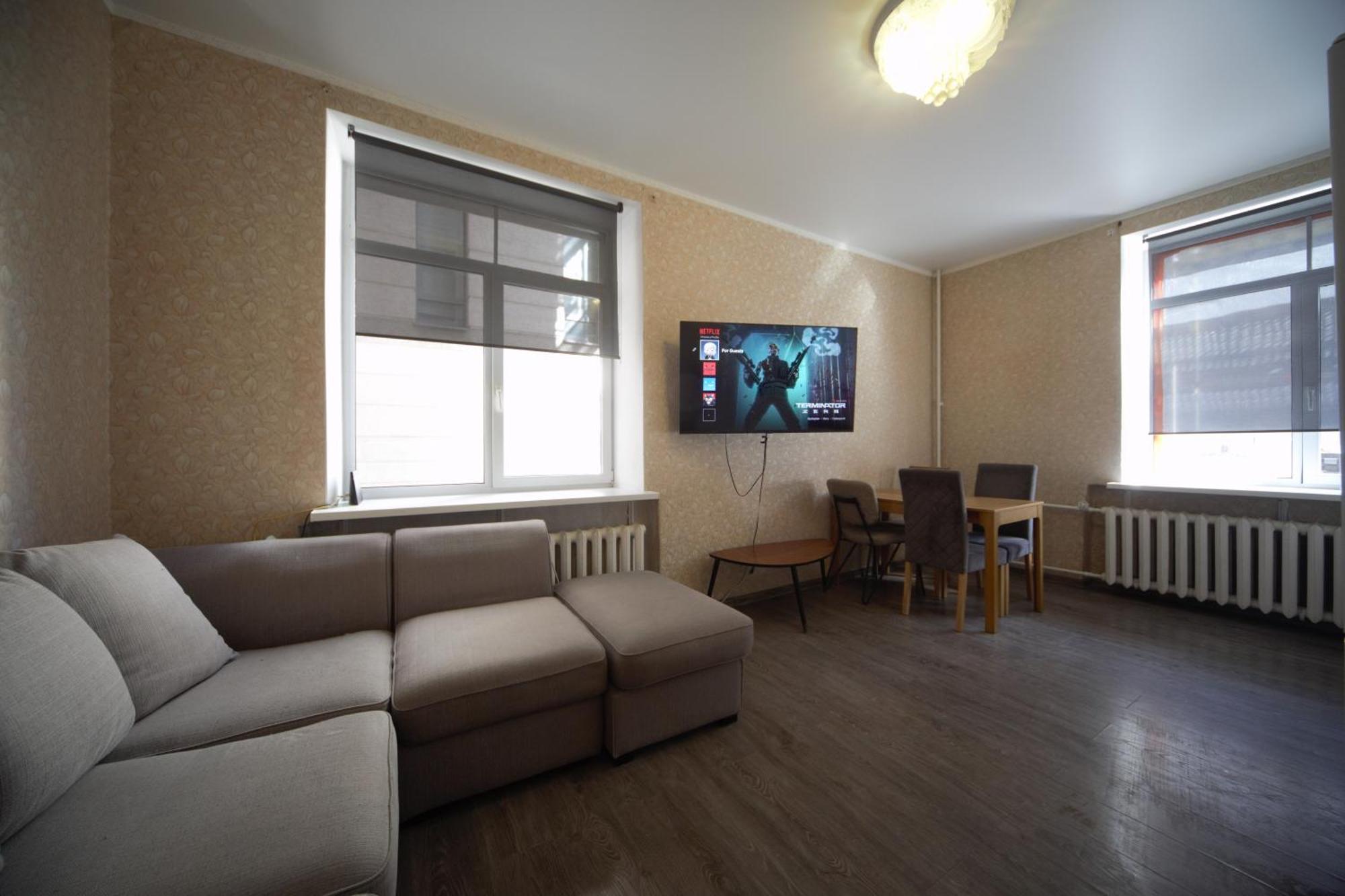 Three Bedroom Apt - Next To St Peters Church Riga *