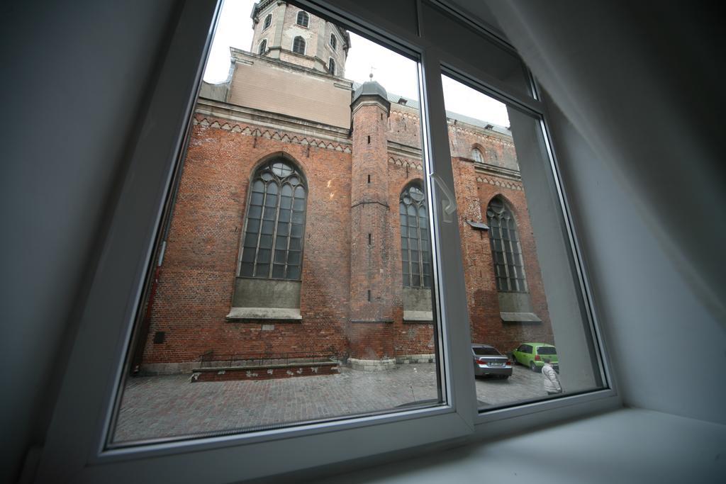Three Bedroom Apt - Next To St Peters Church Riga Leilighet *